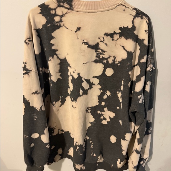 H&M Black and Cream Graphic Sweatshirt - Picture 2 of 4